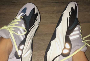 Yeezy boost 700怎么区分真假 Yeezy boost 700真假对比图